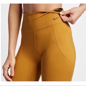 Nike Woman’s Small Workout Tights